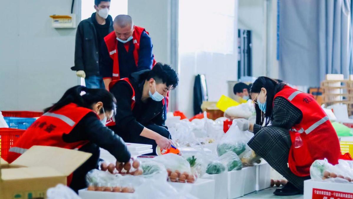 宁波农副产品物流中心紧急调运5000份爱心配送包支援上虞